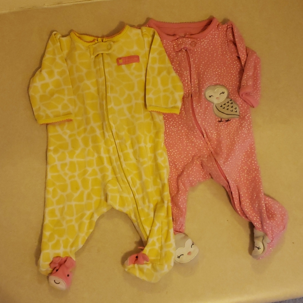 To set Carter's footed onesies